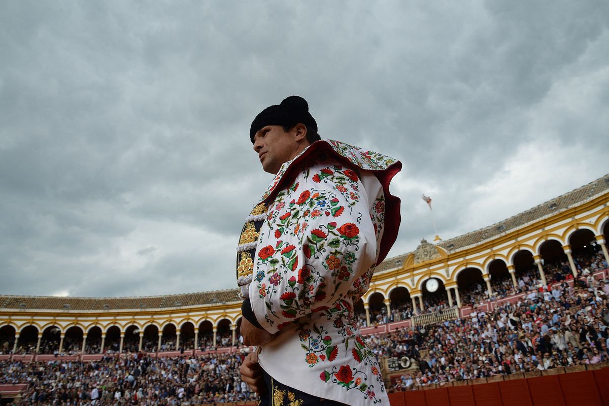 Spanish bullfighter Jose Maria Manzanares parades before a bullfight at the Real Maestranza bullring in Sevilla on April 21, 2019. (Photo by CRISTINA QUICLER / AFP)