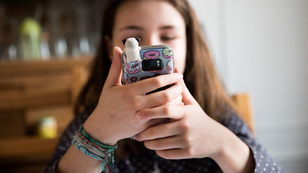 Close up of a teenage girl s cell phone.Plan rapproche du telephone portable d une adolescente. (Photo by Karine Péron Le Ouay / Hans Lucas / Hans Lucas via AFP)