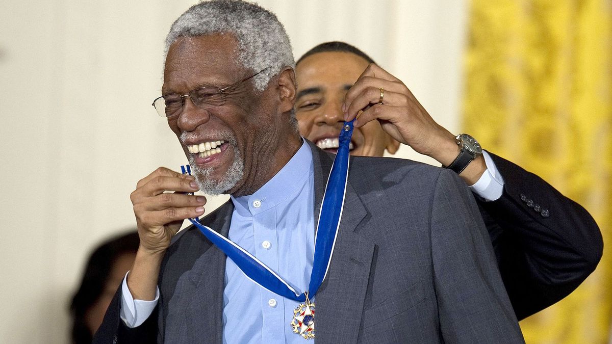 (FILES) In this file photo taken on February 14, 2011, US President Barack Obama awards the 2010 Medal of Freedom to NBA basketball hall of famer and human rights advocate Bill Russell during a ceremony at the White House in Washington, DC. - NBA great Bill Russell, the cornerstone of a Boston Celtics dynasty that won 11 titles and a powerful voice for social justice, has died at the age of 88, a statement posted on social media said July 31, 2022. (Photo by Jim WATSON / AFP)