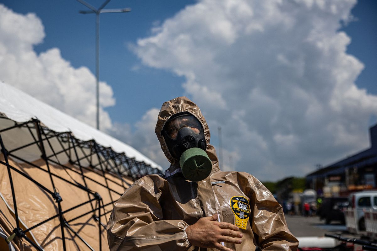 An Ukrainian Emergency Ministry rescuer attends an exercise in the city of Zaporizhzhia on August 17, 2022, in case of a possible nuclear incident at the Zaporizhzhia nuclear power plant located near the city. - Ukraine remains deeply scarred by the 1986 Chernobyl nuclear catastrophe, when a Soviet-era reactor exploded and streamed radiation into the atmosphere in the country's north. The Zaporizhzhia nuclear power plant in southern Ukraine was occupied in the early days of the war and it has remained in Russian hands ever since. (Photo by Dimitar DILKOFF / AFP)