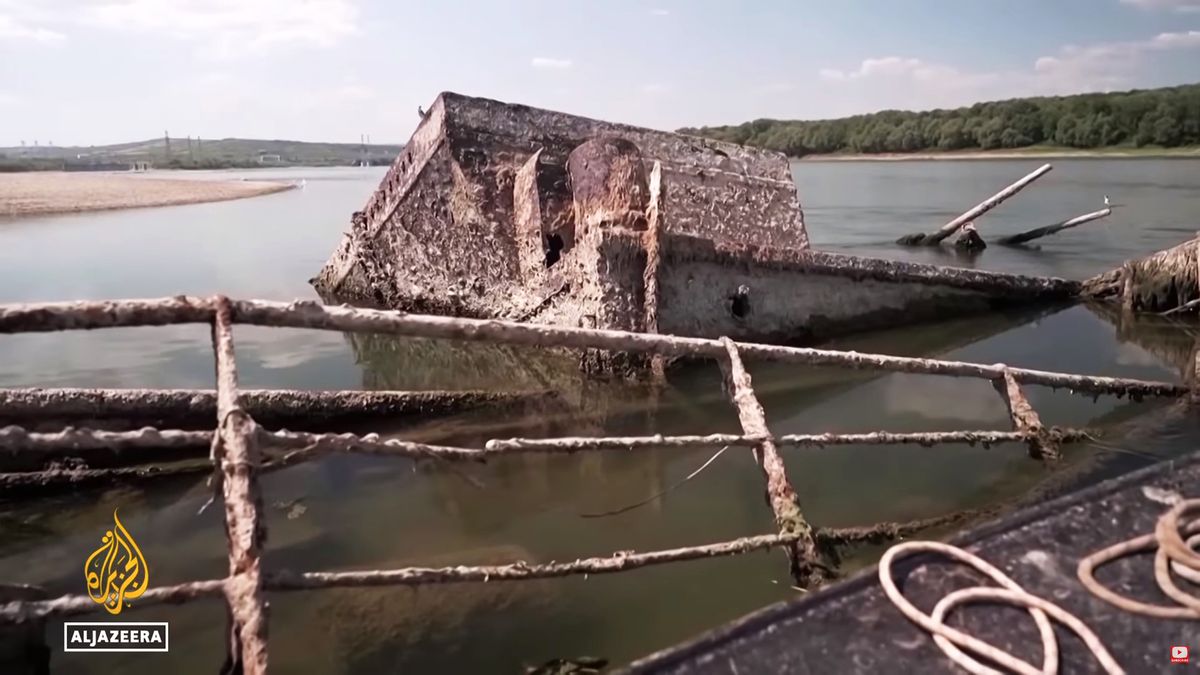 second world war nazi warship danube river wreck, második világháborús náci hadihajó roncs Duna
