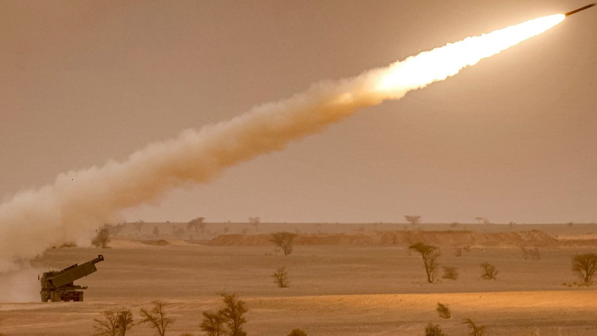 US M142 High Mobility Artillery Rocket System (HIMARS) launchers fire salvoes during the "African Lion" military exercise in the Grier Labouihi region in southeastern Morocco on June 9, 2021. (Photo by FADEL SENNA / AFP)