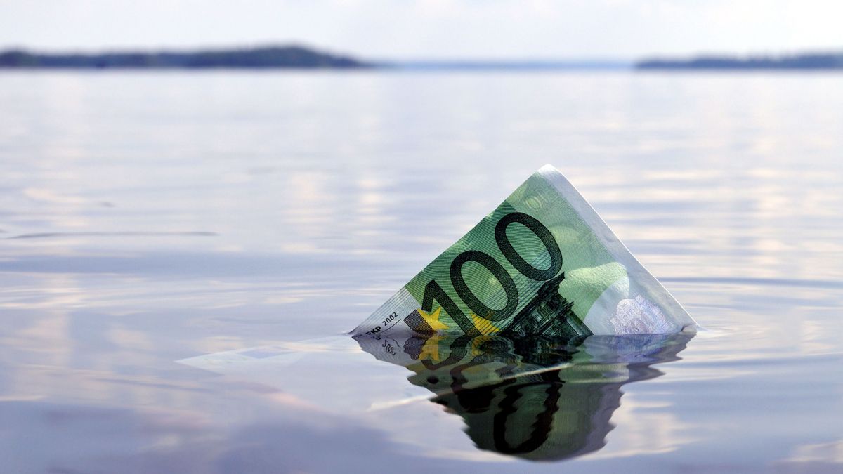 100-euro,Note,Sinking,Into,The,Water,,Shot,On,A,Lake