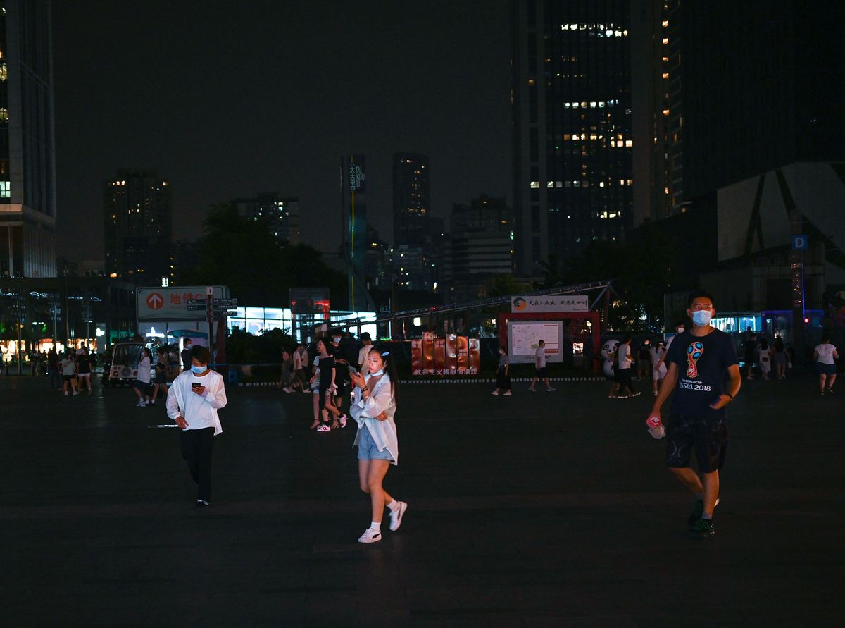 1415756249 CHENGDU, CHINA - AUGUST 18: People visit the Taikoo Li shopping complex as lights are partially turned off to conserve energy on August 18, 2022 in Chengdu, Sichuan Province of China. Chengdu has dimmed lights in plazas and subway stations to save power amid a heatwave. (Photo by Chen Yusheng/VCG via Getty Images)