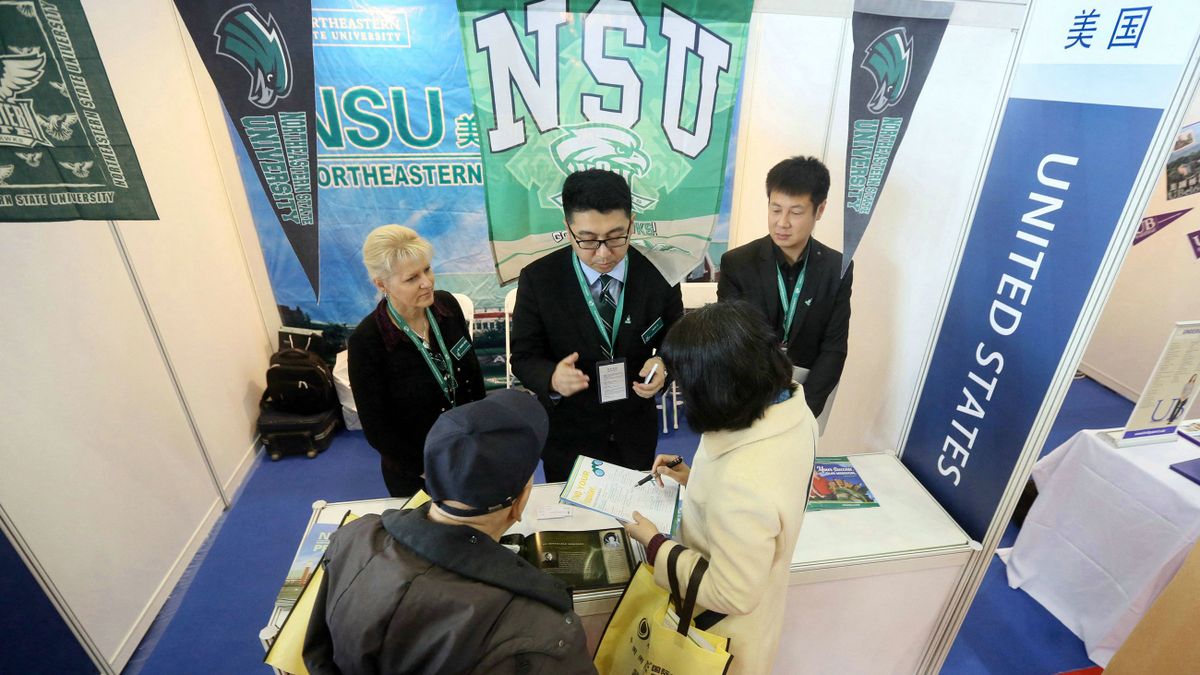 Chinese Education Ministry alerts Chinese students in U.S., --FILE--Chinese visitors talk with education consultants at the booth of the United States during an expo in Beijing, China, 24 March 2018.Chinese Education Ministry has issued an alert about visa applications for Chinese students who are scheduled to study in the United States, on Monday (3 June 2019). The Ministry says Chinese students are now facing problems with visa applications, including visa restrictions, prolonged visa application times, shorter validity periods, as well as a higher possibility of visa denials. The Ministry says this is having an impact on Chinese students who intend to study in the U.S. or complete their academic studies in the country. The Ministry says Chinese students and scholars need to be aware of the possible problems, while making adequate preparations for the potential risks ahead of their time in the United States. (Photo by Lei kesi / Imaginechina / Imaginechina via AFP)