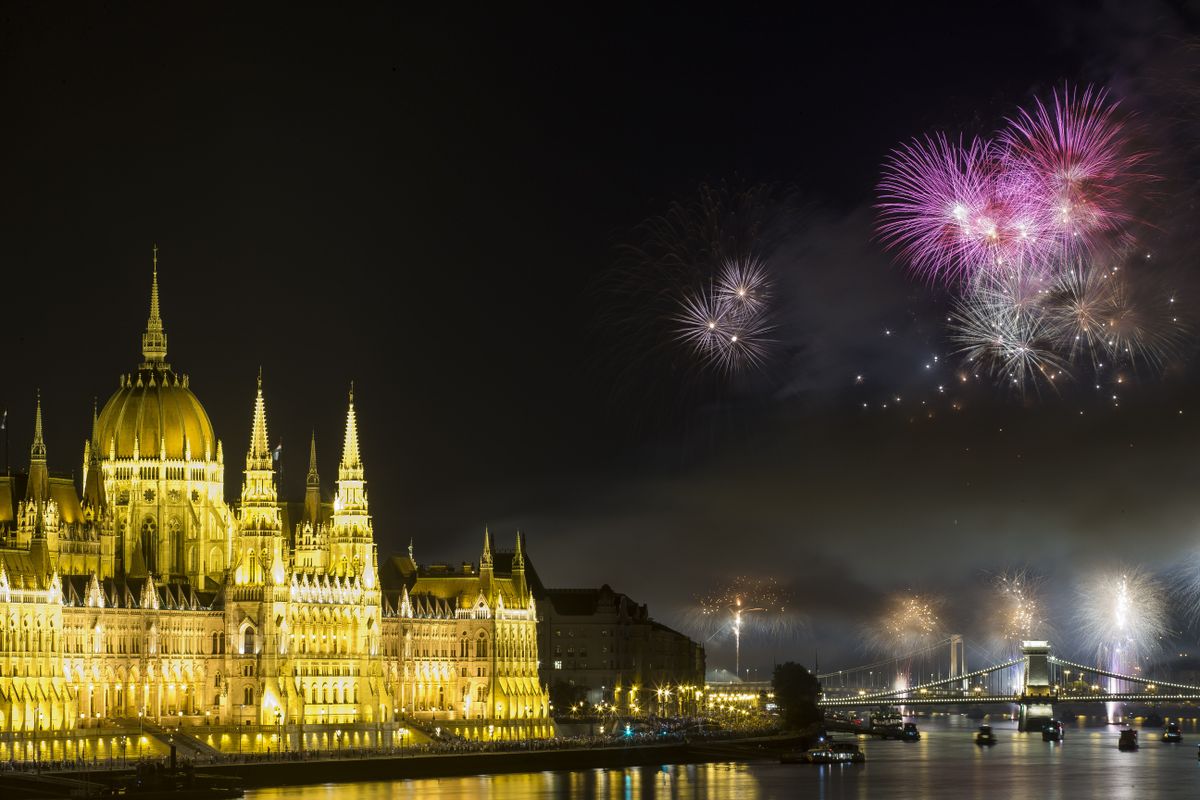 BUDAPEST, HUNGARY - AUGUST 20: Fireworks explode over Danube River during the Saint Stephen's Day celebrations in Budapest, Hungary, on August 20, 2016. (Photo by Arpad Kurucz/Anadolu Agency/Getty Images)