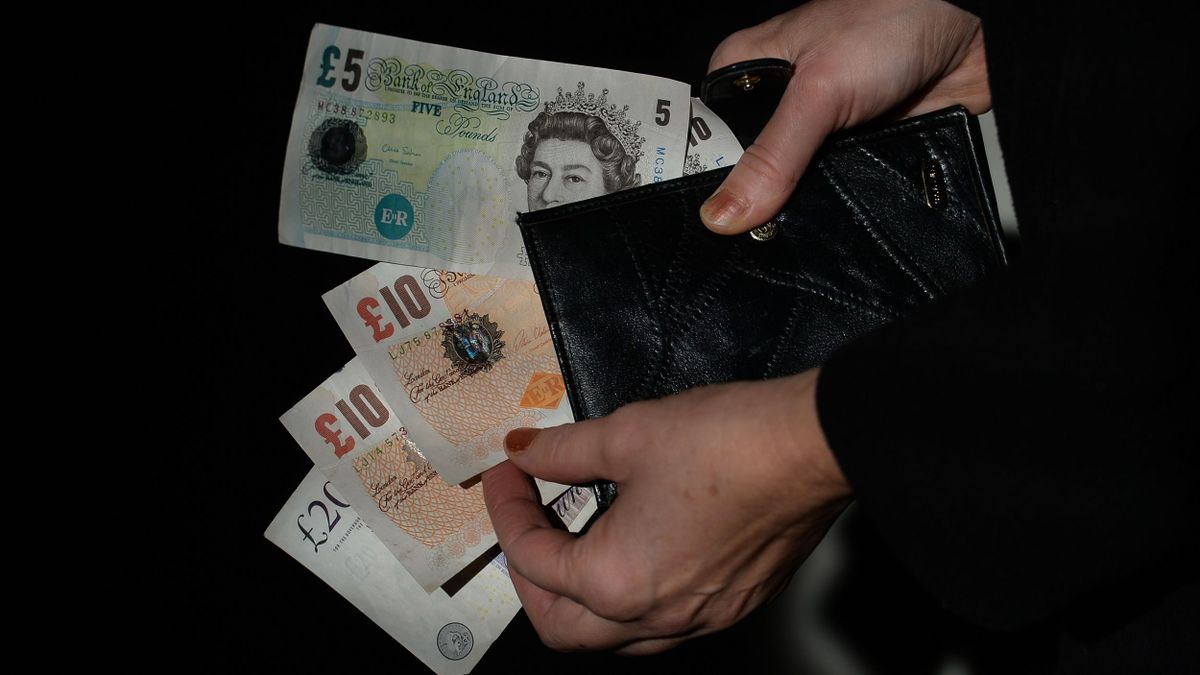 Ilyet is ritkán látni: a brit lakosság készpénzzel védekezik az infláció ellen 