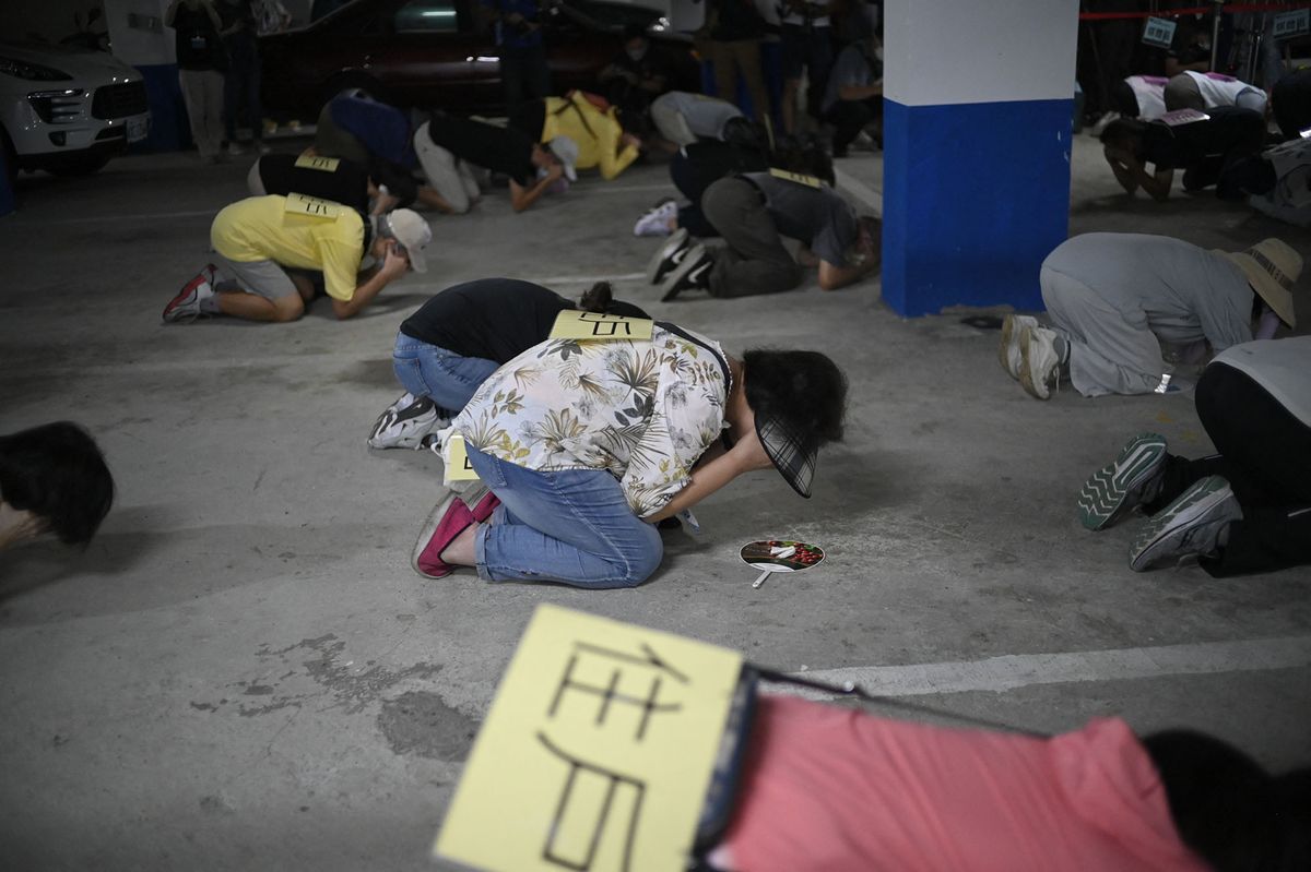 Local residents take shelter during the Wanan Air Raid Drill, a civilian air-raid drill held on the same day of the annual Han Kuang military exercises, in Taipei on July 25, 2022. (Photo by Sam Yeh / AFP) / ìThe erroneous mention[s] appearing in the metadata of this photo by Sam Yeh has been modified in AFP systems in the following manner: [adds information on civilian air-raid drill]. Please immediately remove the erroneous mention[s] from all your online services and delete it (them) from your servers. If you have been authorized by AFP to distribute it (them) to third parties, please ensure that the same actions are carried out by them. Failure to promptly comply with these instructions will entail liability on your part for any continued or post notification usage. Therefore we thank you very much for all your attention and prompt action. We are sorry for the inconvenience this notification may cause and remain at your disposal for any further information you may require.î