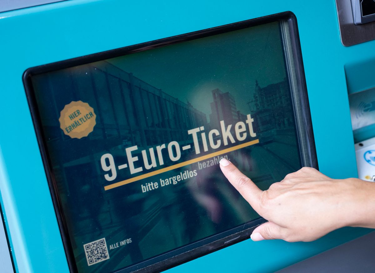 9 Euro ticket
05 July 2022, Hessen, Frankfurt/Main: A woman buys a 9-euro ticket from a ticket machine. Since the introduction of the discounted ticket, the number of passengers using public transport has increased significantly.