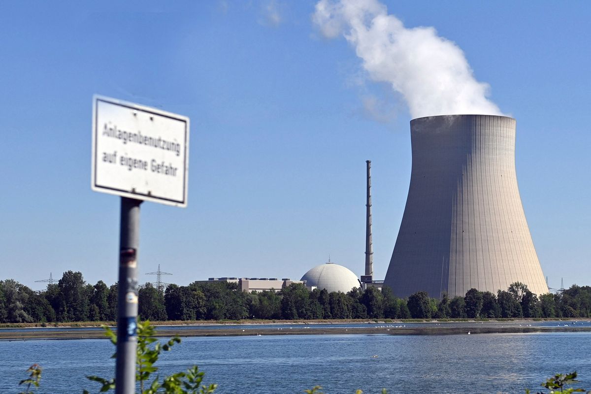 A warning sign on the Isar dam: USE THE FACILITIES AT YOUR OWN RISK. The nuclear power plant Isar (abbreviation KKI), also nuclear power plant Isar / Ohu is located in Lower Bavaria, 14 kilometers downstream from Landshut in the area of the market Essenbach.Kuehlturm. ? (Photo by Frank Hoermann / SVEN SIMON / SVEN SIMON / dpa Picture-Alliance via AFP)