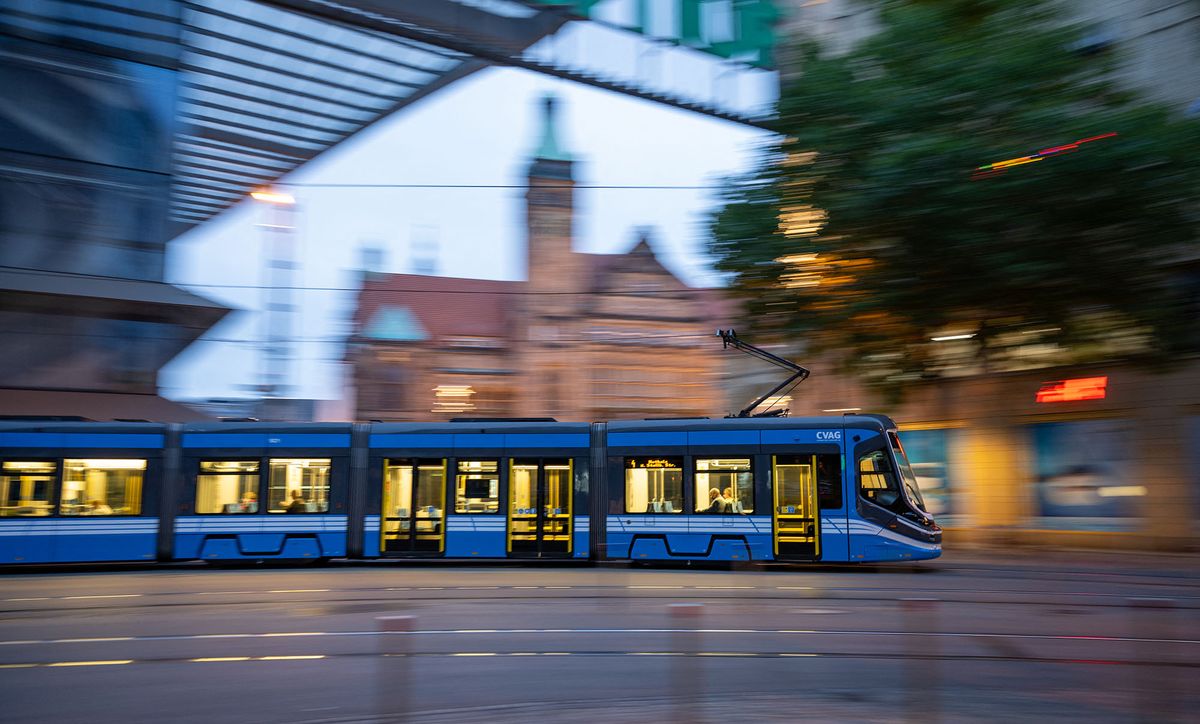 23 August 2022, Saxony, Chemnitz: A streetcar pulls into the central stop in Chemnitz. The nationwide 9-euro ticket expires at the end of August. Photo: Hendrik Schmidt/dpa (Photo by HENDRIK SCHMIDT / DPA / dpa Picture-Alliance via AFP)