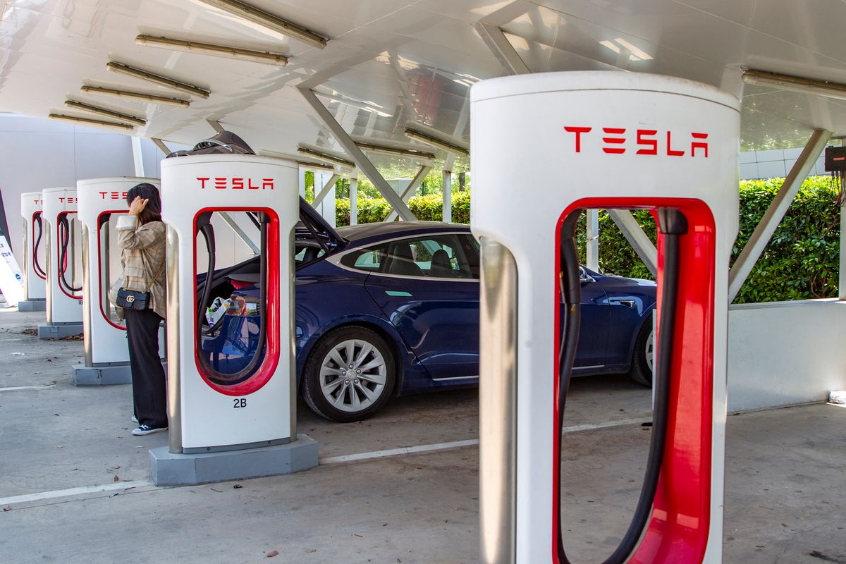 Tesla builds 1,700 super chargers in China