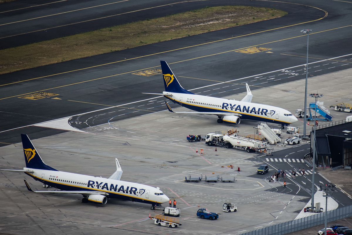 This aerial view taken on July 29, 2022 shows Ryanair aircrafts on the tarmac at Bordeaux-Merignac Airport in Merignac, southwest France. (Photo by Thibaud MORITZ / AFP)