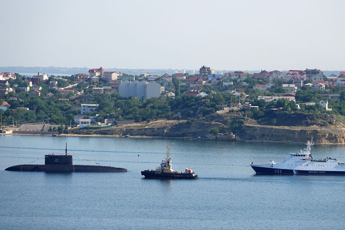 27 July 2019, Russia, Sewastopol: A submarine and warships of the Russian Black Sea Fleet lie at anchor in the port city which is a symbol of the defence of the Crimea as an impregnable fortress. Sanctions and high prices, but also major projects and hope: five years after the annexation of the Crimea, Russia is expanding its power on the Black Sea peninsula. (to dpa-story: "Russian" life in Crimea) Photo: Ulf Mauder/dpa (Photo by Ulf Mauder / DPA / dpa Picture-Alliance via AFP)