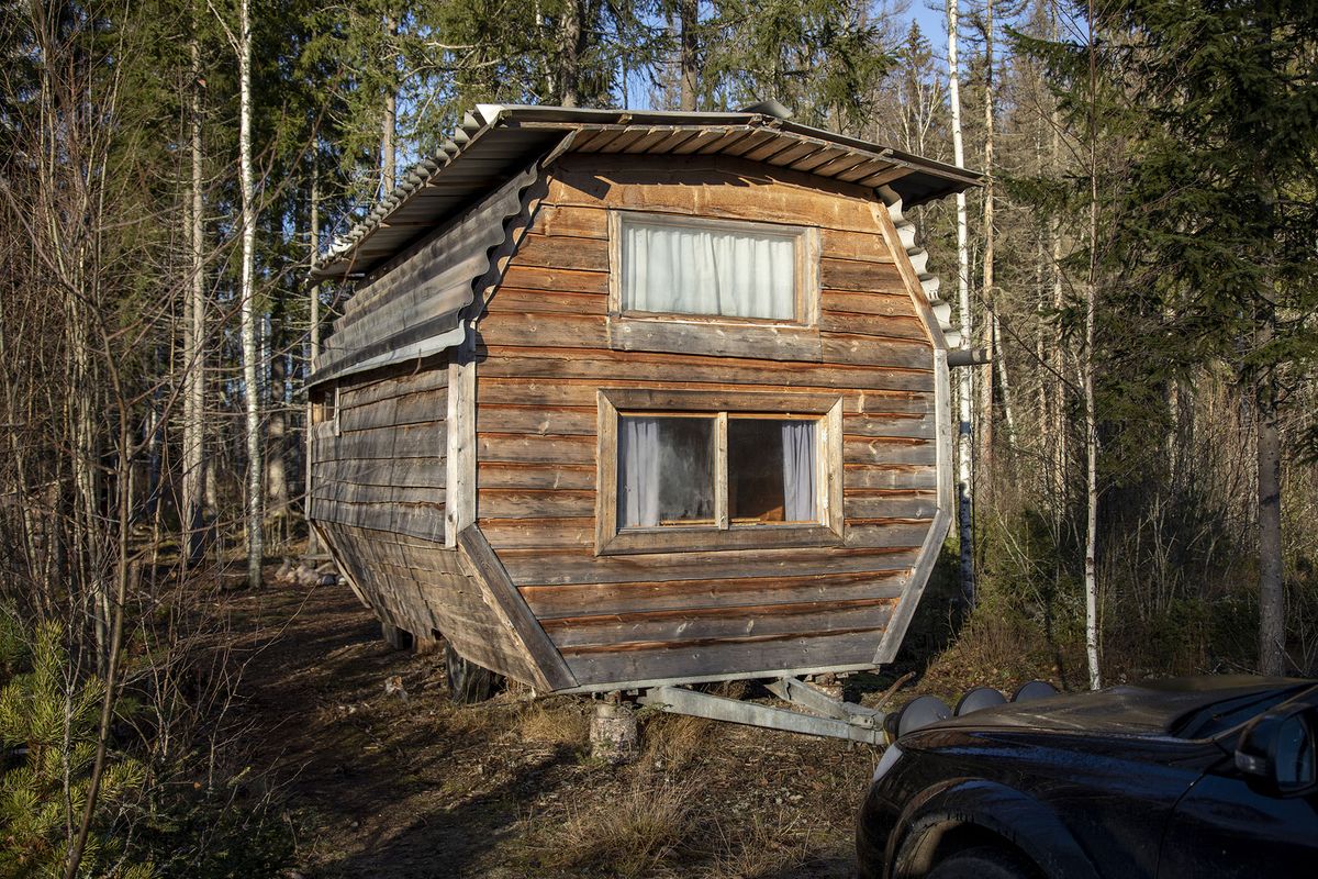 GARPENBERG, SWEDEN, NOVEMBER 08: A general view of a tiny houses in the community in Garpenberg, Sweden on November 08, 2021. Tiny houses usually built up on a wagon undercarriage of 8-10 square meters, are cheap, recycled, manufactured-locally and made even with conventional materials. These satellite communities are becoming popular among the youth and new generations between 18 to 25, offering an alternative for housing in the Swedish real estate market characteristically of high demand and cost. Narciso Contreras / Anadolu Agency (Photo by Narciso Contreras / ANADOLU AGENCY / Anadolu Agency via AFP)