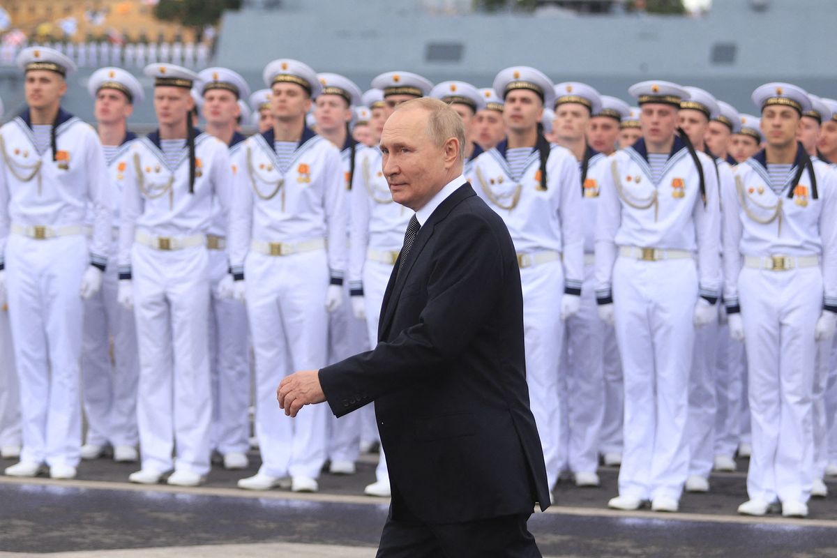 SAINT-PETERSBURG, RUSSIA - JULY 31: Russian President Vladimir Putin attends Navy parade marking Russian Navy Day in St. Petersburg, Russia on July 31, 2022. Stringer / Anadolu Agency (Photo by STRINGER / ANADOLU AGENCY / Anadolu Agency via AFP)