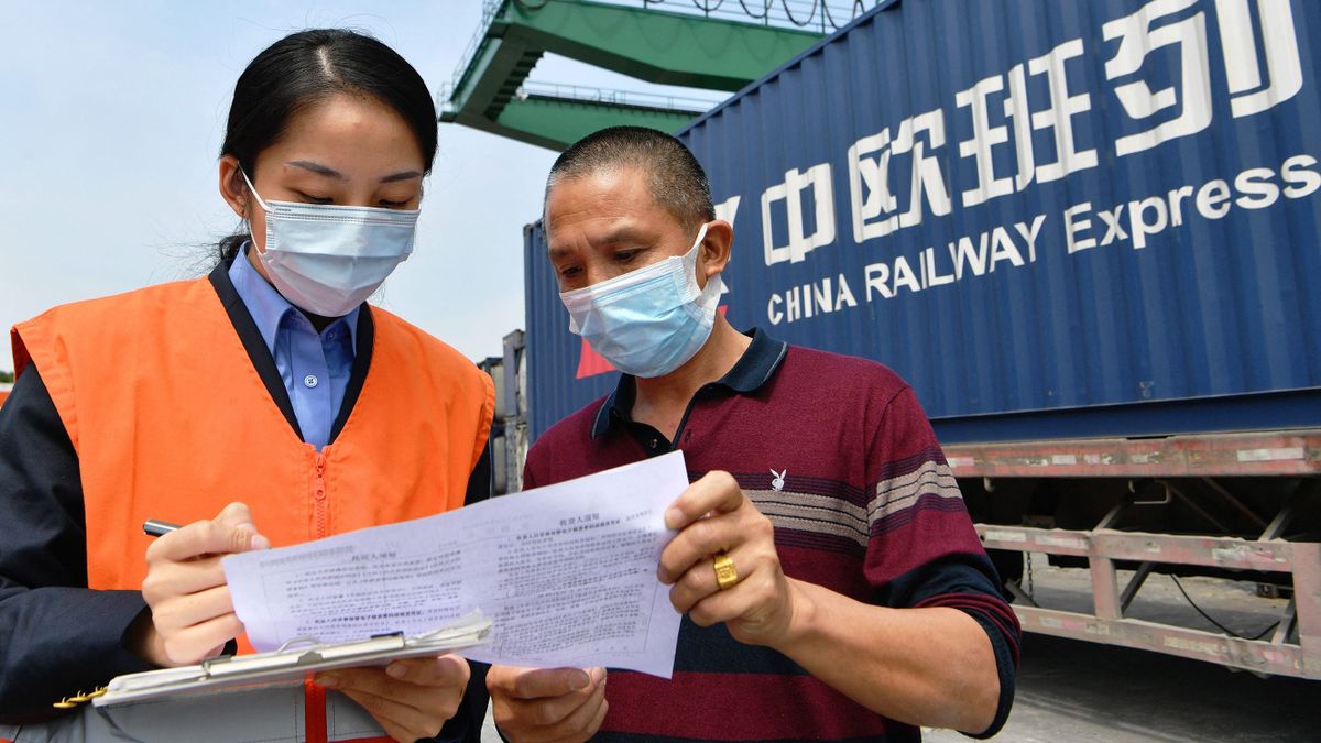 (200608) -- BEIJING, June 8, 2020 (Xinhua) -- Li Ying (L), staff member with Haicang Station of China Railway Nanchang Group Co., Ltd. checks medical supplies as well as electronic devices and clothes that will be loaded onto a China-Europe freight train bound for Hamburg of Germany at Haicang Station in Xiamen, southeast China's Fujian Province, April 25, 2020.  Initiated in 2011, the China-Europe rail transport service is considered a significant part of the Belt and Road Initiative to boost trade between China and countries participating in the program.  Amid the coronavirus pandemic, the service remained a reliable transportation channel as air, sea and road transportation have been severely affected. The freight trains have also been playing a crucial role in helping with the fight against the pandemic in Europe, sending massive quantities of medical supplies such as face masks and goggles. 