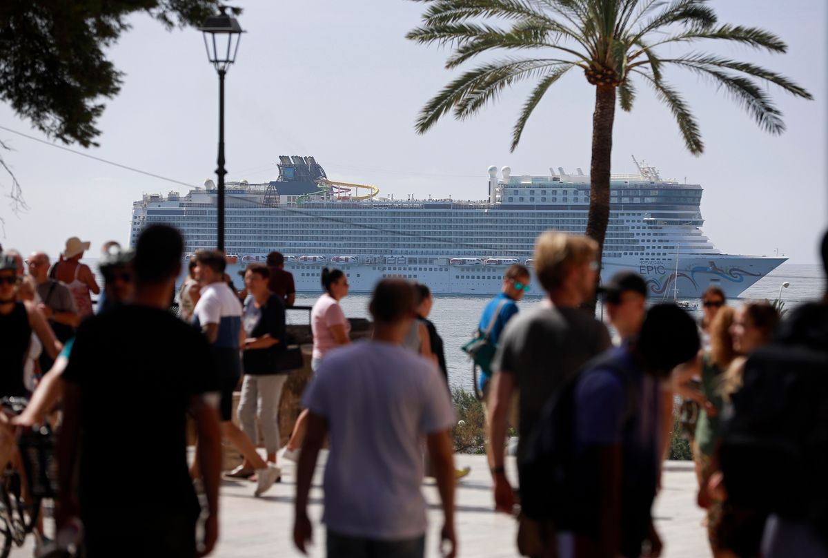 03 September 2022, Spain, Palma: The cruise ship Norwegian Epic can be seen from the port of Palma.
