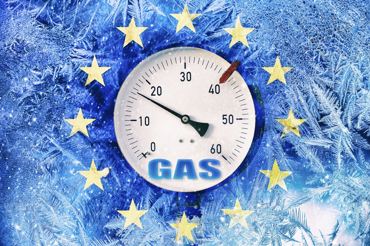 Gas,Pressure,Gauge,On,Background,Of,Frozen,Flag,Of,European,gas pressure gauge on background of frozen flag of European Union, energy crisis in European countries in the winter season, transition to renewable energy sources, the increase in natural gas prices gas pressure gauge on background of frozen flag of European Union, energy crisis in European countries in the winter season, transition to renewable energy sources, the increase in natural gas prices, energiakrízis, európa, energia, 