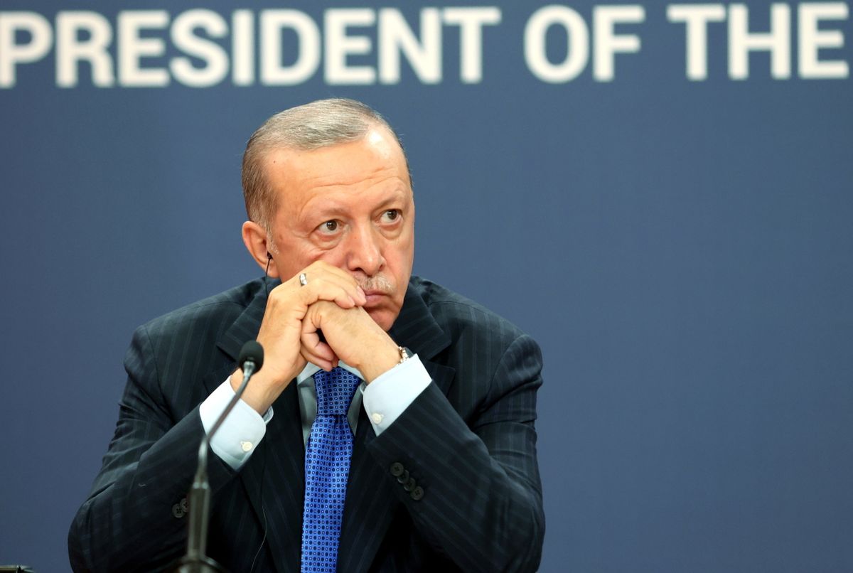 Belgrád, 2022. szeptember 7.
Recep Tayyip Erdogan török elnök (b) az Aleksandar Vucic szerb államfõvel tartott sajtóértekezleten a megbeszélésüket követõen a belgrádi államfõi hivatalban 2022. szeptember 7-én. Erdogan hivatalos látogatáson tartózkodik Szerbiában.
