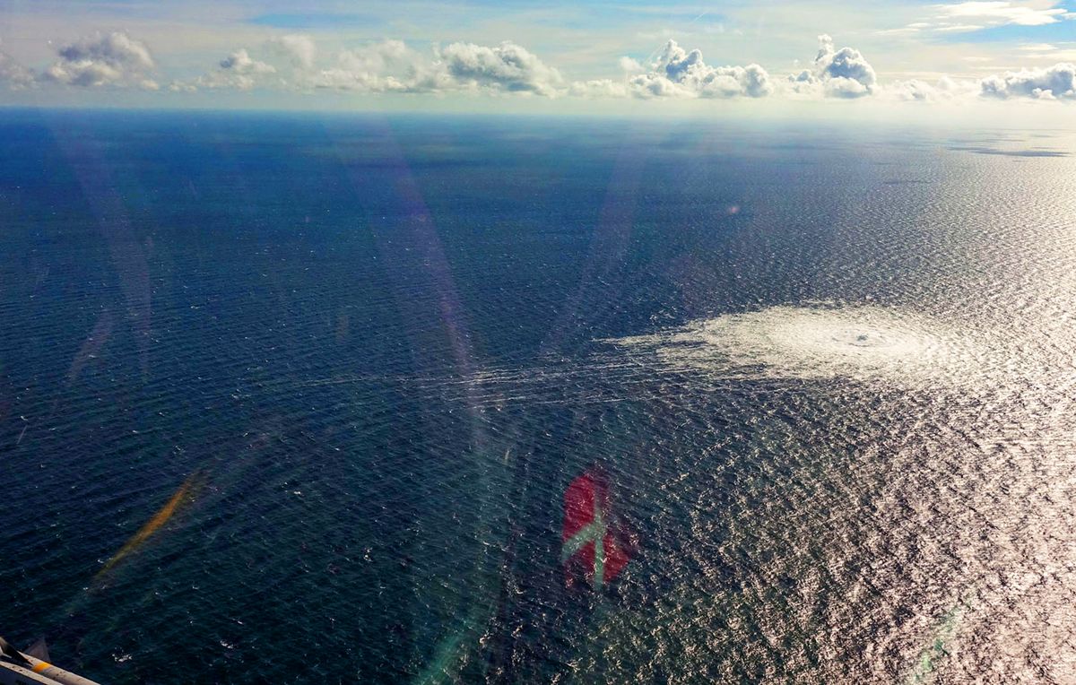 This handout picture released on September 27, 2022 by the Danish Defence Command shows the gas leak at the Nord Stream 2 gas pipeline as it is seen from the Danish Defence's F-16 rejection response off the Danish Baltic island of Bornholm, south of Dueodde. - The two Nord Stream gas pipelines linking Russia and Europe have been hit by unexplained leaks, Scandinavian authorities said on September 27, 2022, raising suspicions of sabotage. The pipelines have been at the centre of geopolitical tensions in recent months as Russia cut gas supplies to Europe in suspected retaliation against Western sanctions following its invasion of Ukraine. (Photo by Handout / DANISH DEFENCE / AFP) / RESTRICTED TO EDITORIAL USE - MANDATORY CREDIT "AFP PHOTO /  DANISH DEFENCE " - NO MARKETING - NO ADVERTISING CAMPAIGNS - DISTRIBUTED AS A SERVICE TO CLIENTS DENMARK-SWEDEN-RUSSIA-ENERGY-GAS-LEAK