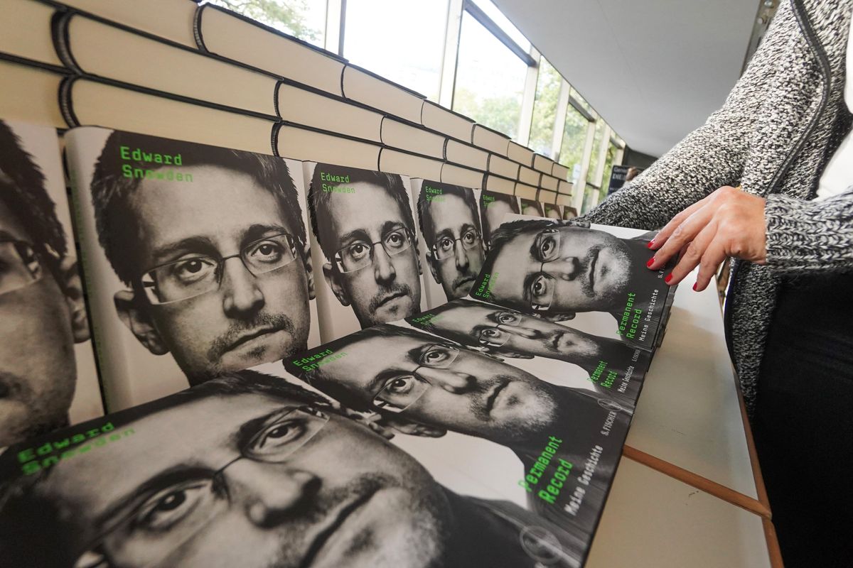 Copies of the book titled "Permanent Record" by US former CIA employee and whistleblower Edward Snowden are for sale on the sidelines of a video conference in that he spoke about the book on September 17, 2019 in Berlin. (Photo by Jörg Carstensen / dpa / AFP) / Germany OUT GERMANY-RUSSIA-US-INTELLIGENCE-SNOWDEN