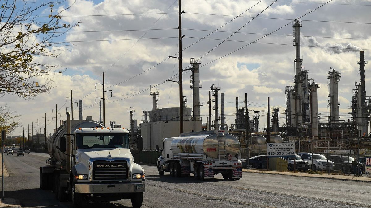 Tanker trucks drive past the Marathon Petroleum Corp. El Paso oil refinery on December 10, 2021 in El Paso, Texas. - The west Texas refinery has a crude oil refinery capacity of approximately 131,000 barrels per calendar day. (Photo by Patrick T. FALLON / AFP)