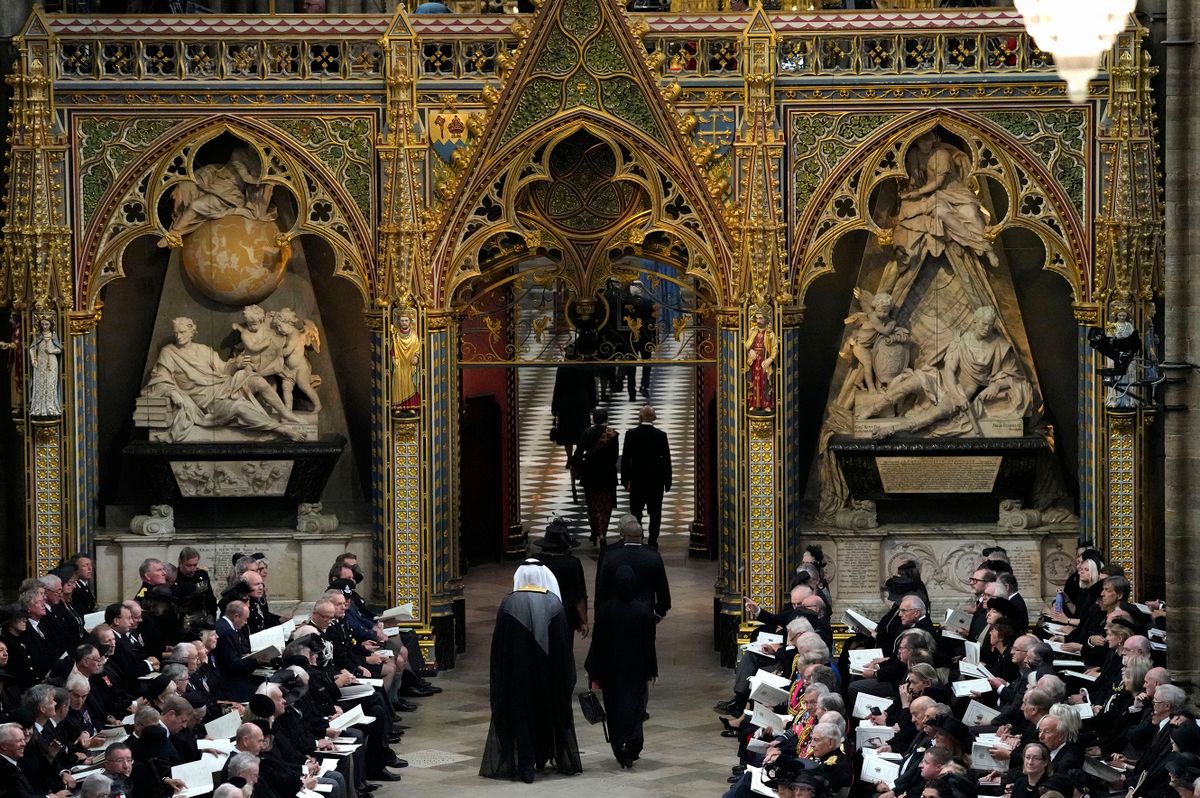 Guests arrive to take their seats inside Westminster Abbey in London on September 19, 2022, for the State Funeral Service for Britain's Queen Elizabeth II. - Leaders from around the world will attend the state funeral of Queen Elizabeth II. The country's longest-serving monarch, who died aged 96 after 70 years on the throne, will be honoured with a state funeral on Monday morning at Westminster Abbey. (Photo by  / POOL / AFP)