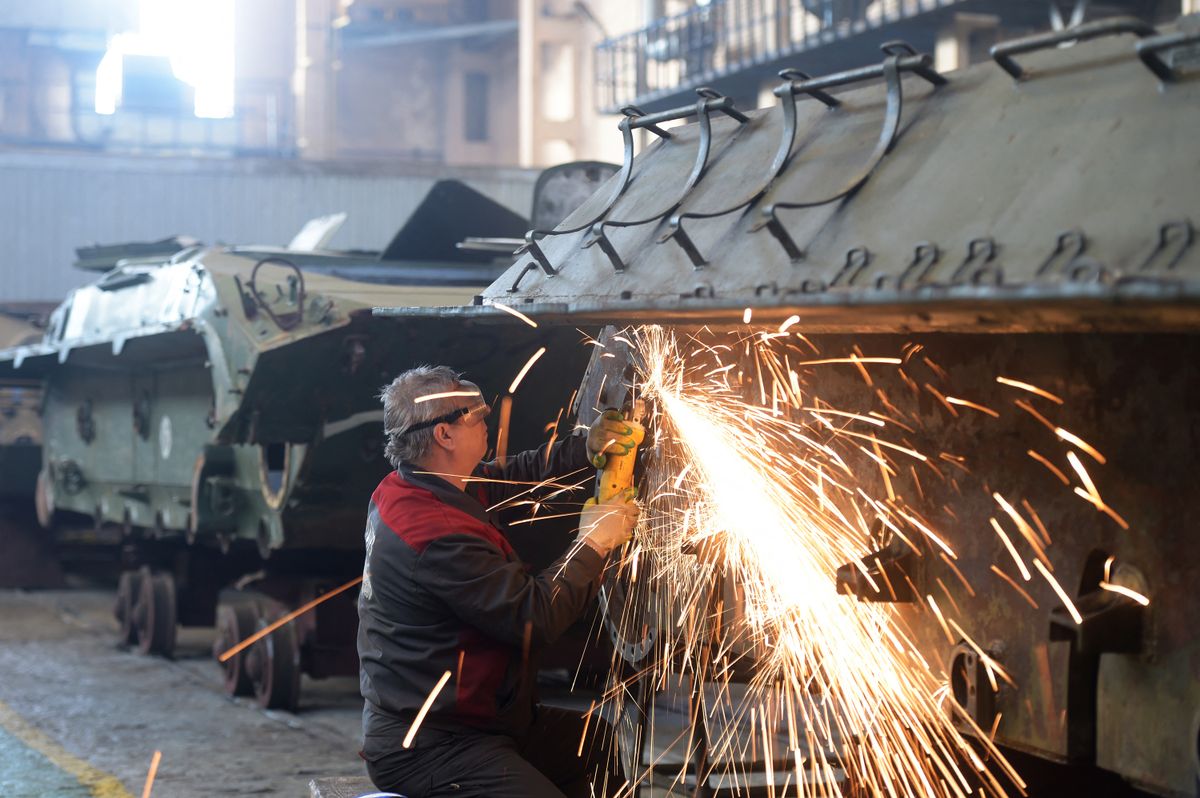 Employees of the 61st armoured military vehicles repair factory renovate and repair T-34 tanks handed over by Laos to Russia, in Strel'na outside Saint Petersburg on February 25, 2020. - Military officials plan to use the repaired tanks in Victory Day parades across Russia. (Photo by Olga MALTSEVA / AFP) RUSSIA-HISTORY-TANK-T-34