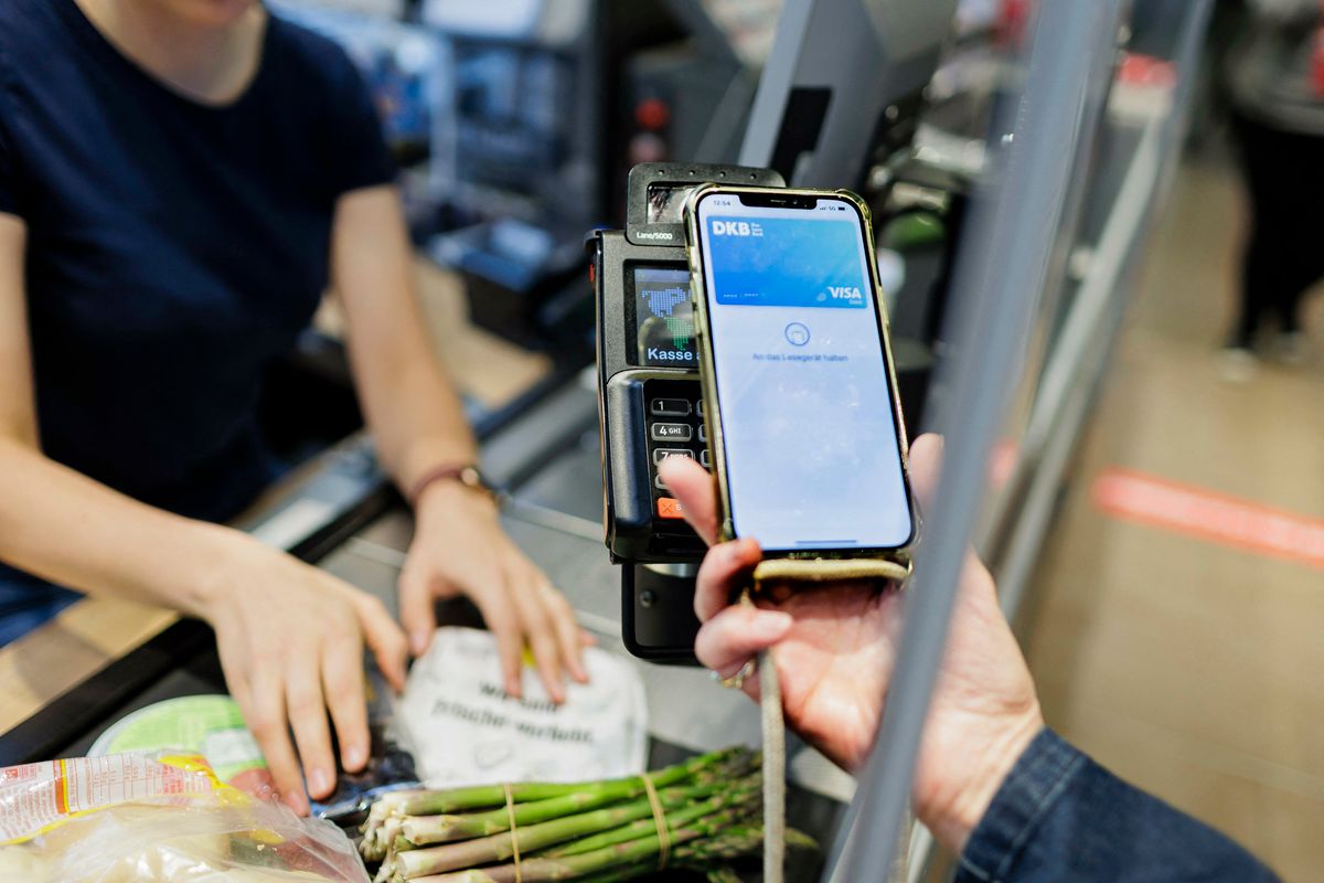 Shopping in the supermarket Shopping in the supermarket Payment by mobile phone in the supermarket. copyright: Ute Grabowsky/photothek (Photo by Ute Grabowsky / Photothek / dpa Picture-Alliance via AFP)