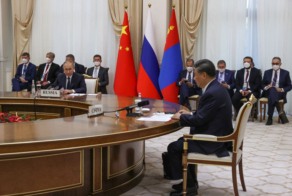 China's President Xi Jinping (R), Russian President Vladimir Putin (L) and Mongolia's President Ukhnaa Khurelsukh (unseen) hold a trilateral meeting on the sidelines of the Shanghai Cooperation Organisation (SCO) leaders' summit in Samarkand on September 15, 2022. (Photo by Alexandr Demyanchuk / SPUTNIK / AFP) UZBEKISTAN-RUSSIA-CHINA-MONGOLIA-DIPLOMACY
