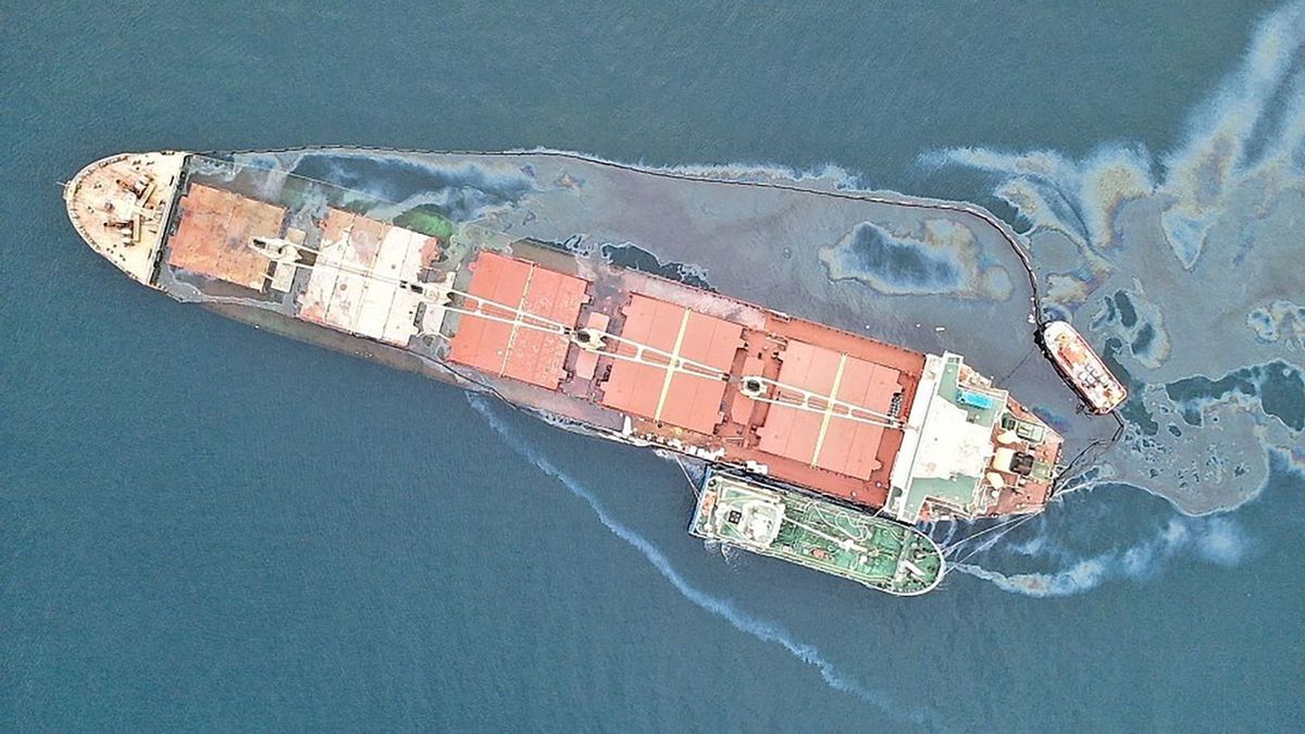 Cargo ship leaks fuel near Gibraltar