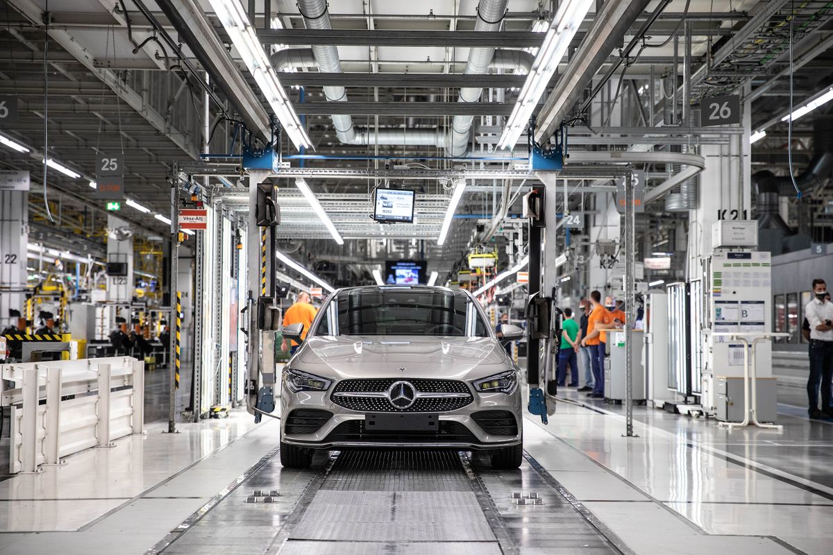 2020.07.21.                                Mercedes-gyár, Kecskemét  - Megkezdődik a CLA 250 e Coupé és a CLA 250 e Shooting Brake hibridmodellek gyártása a kecskeméti Mercedes-gyárban.                                   