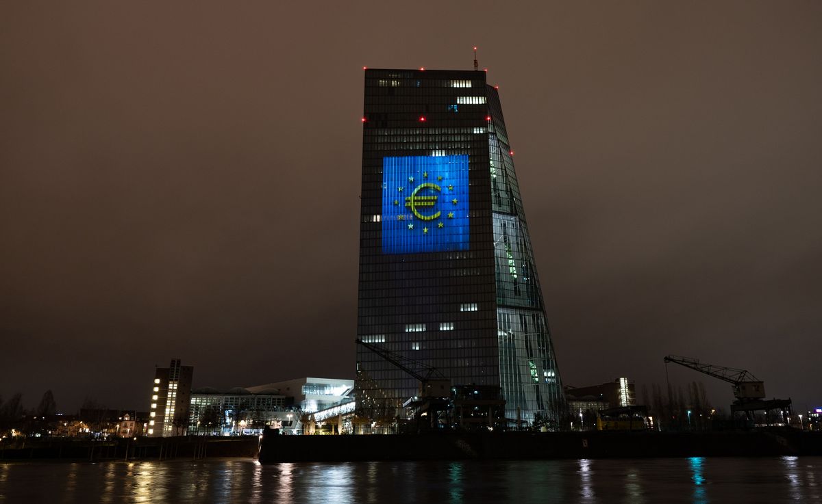 05 January 2022, Hessen, Frankfurt/Main: To mark the introduction of euro cash 20 years ago, the euro symbol is projected onto the south facade of the European Central Bank (ECB) headquarters in Frankfurt's East End. On the New Year's night of January 1, 2002, the common European currency, the euro, was introduced in twelve EU countries