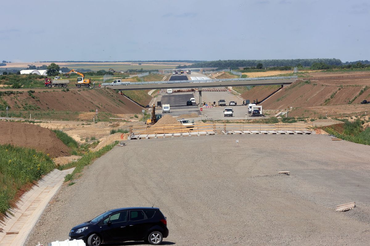 autópályaépítés 20220705 BólyAz M6-os autópálya Bóly-Ivándárda ívhídjának bemutatásaFotó: Löffler Péter LP Dunántúli Napló DN