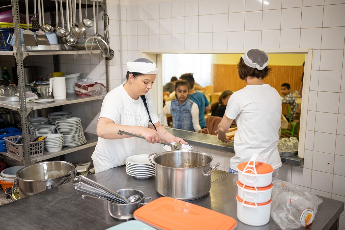 Tiszadada menza közétkeztetés ebéd menü konyha élelmiszer szociális szövetkezet közmunkás közfoglalkoztatott önellátásra törekedő falu