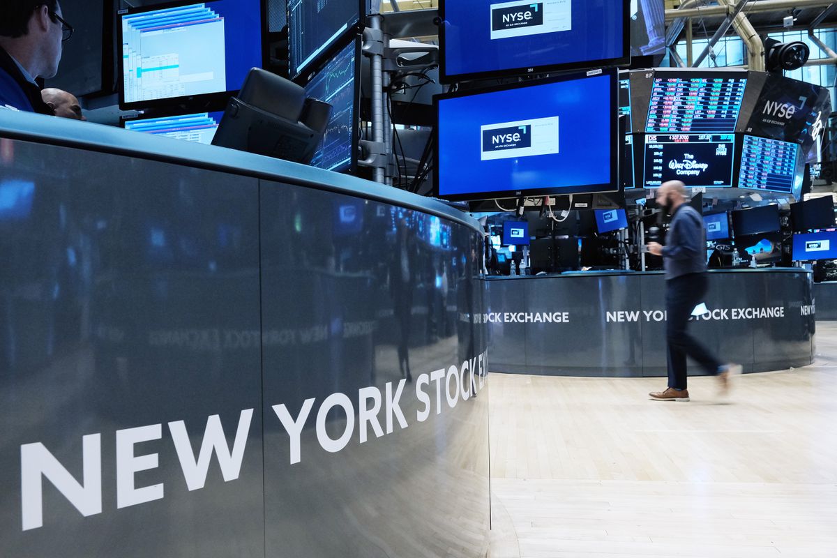 NEW YORK, NEW YORK - SEPTEMBER 16: Traders work on the floor of the New York Stock Exchange (NYSE) on September 16, 2022 in New York City. The Dow Jones Industrial Average fell again on Friday as economic concerns over inflation and global corporate profits of transport companies fall. 