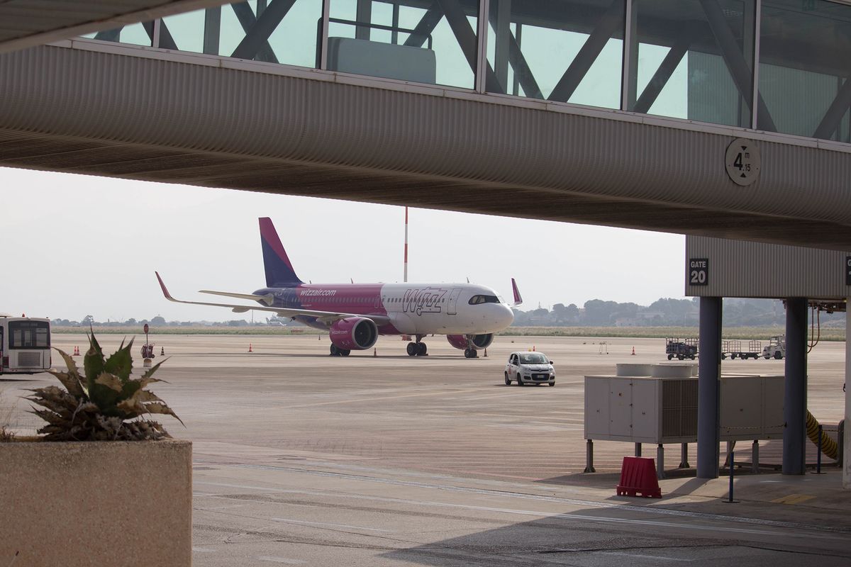 2021.09.28,Palermo,Punta,Raisi,Airport,,Wizzair,Airline,In,Italy,,Evocative