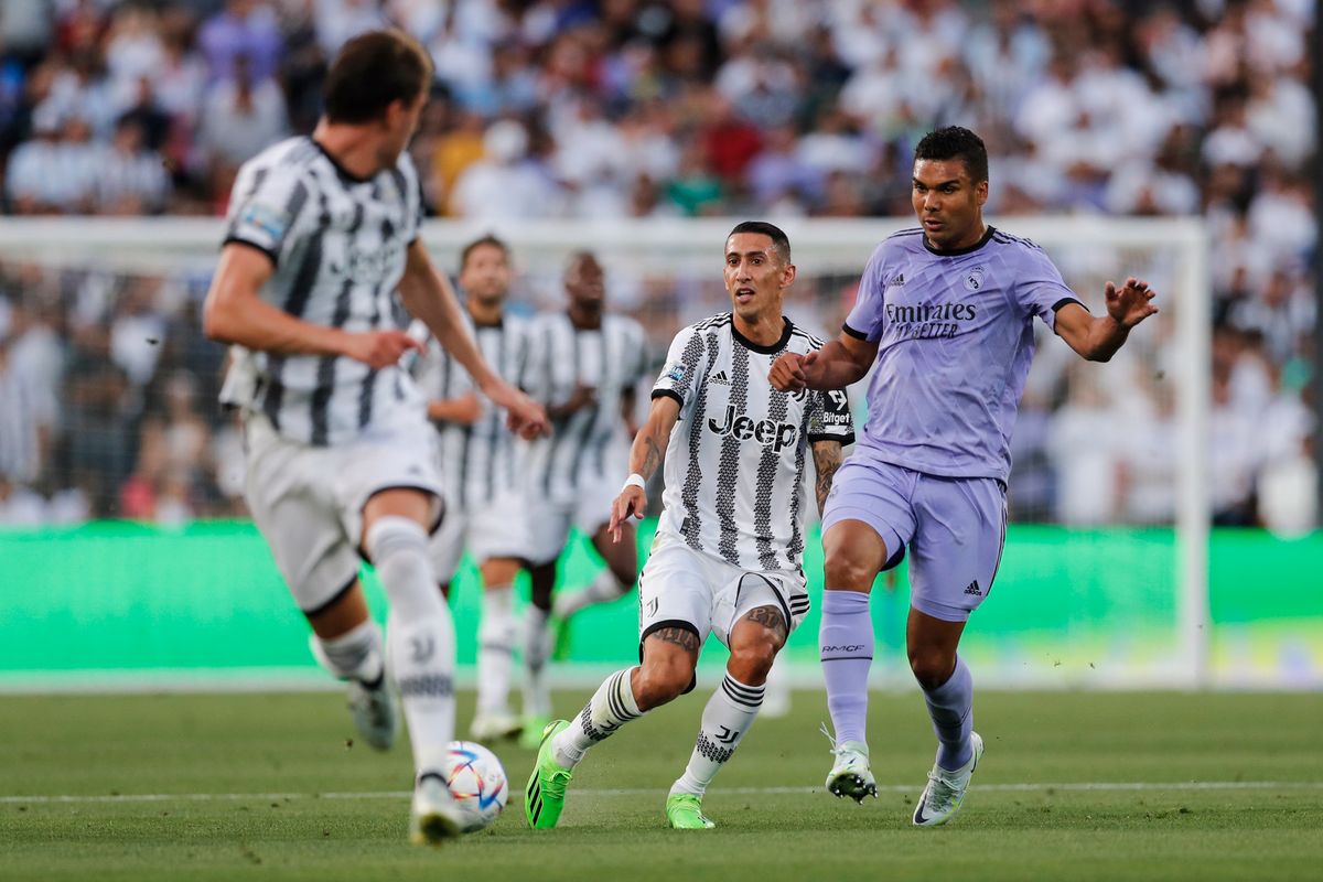 Real Madrid v. Juventus F.C. // epa10099579 Juventus forward Angel Di Maria (L) in action against Real Madrid midfielder Casimero (R) during the first half of the pre-season game between Juventus F.C. and Real Madrid at the Rose Bowl in Pasadena, California, USA, 30 July 2022.  EPA/ETIENNE LAURENT epa10099579 Juventus forward Angel Di Maria (L) in action against Real Madrid midfielder Casimero (R) during the first half of the pre-season game between Juventus F.C. and Real Madrid at the Rose Bowl in Pasadena, California, USA, 30 July 2022.  EPA/ETIENNE LAURENT