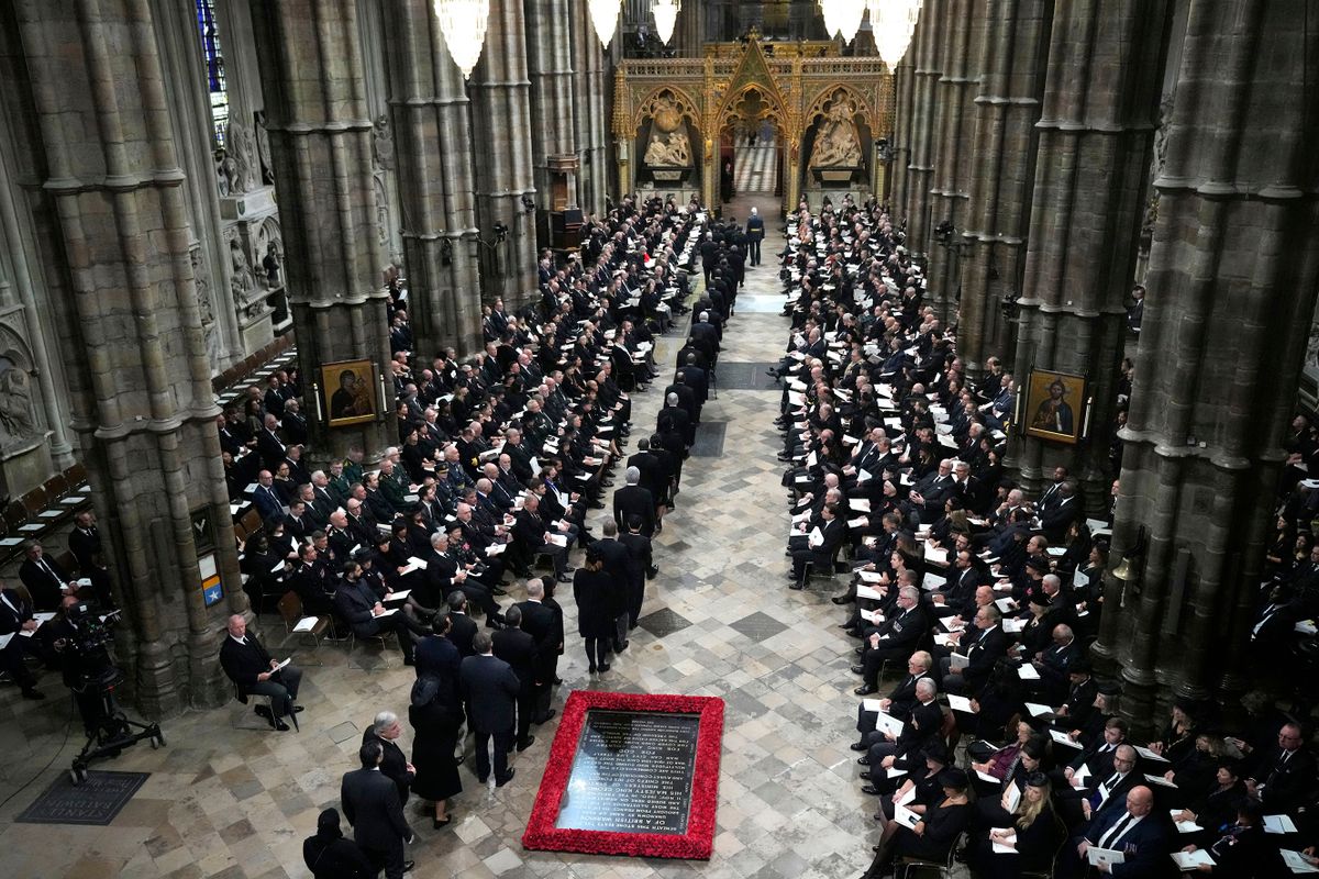 Guests arrive to take their seats inside Westminster Abbey in London on September 19, 2022, for the State Funeral Service for Britain's Queen Elizabeth II. - Leaders from around the world will attend the state funeral of Queen Elizabeth II. The country's longest-serving monarch, who died aged 96 after 70 years on the throne, will be honoured with a state funeral on Monday morning at Westminster Abbey. (Photo by / POOL / AFP)