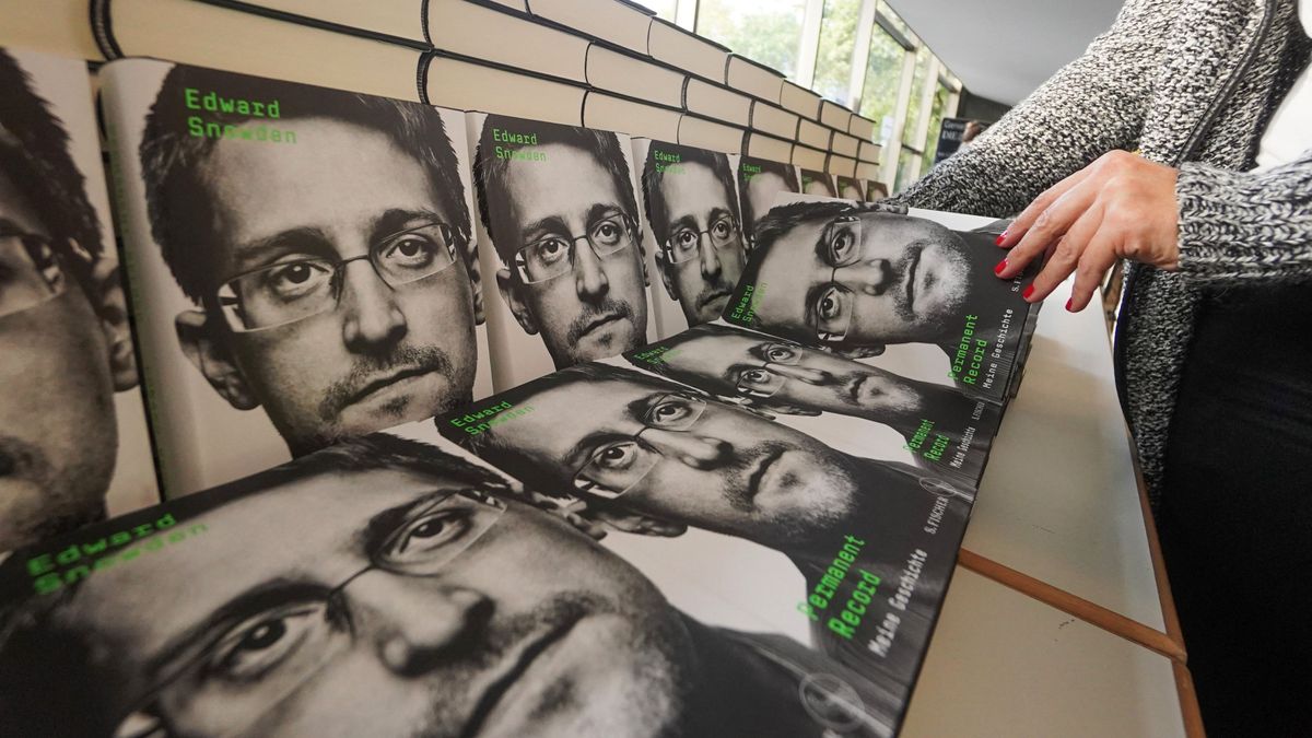 Edward Snowden orosz állampolgárságot kapott Putyintól 