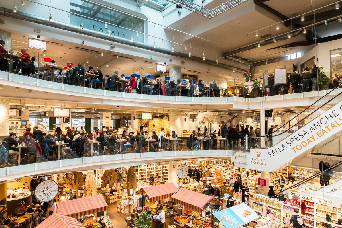 Milan,,Italy,-,November,5th,,2017:,Eataly,Is,A,Chain Milan, Italy - November 5th, 2017: Eataly is a chain supermarket selling all products related to Italian gastronomy. This supermarket is located in Porta Garibaldi, Milan Milan, Italy - November 5th, 2017: Eataly is a chain supermarket selling all products related to Italian gastronomy. This supermarket is located in Porta Garibaldi, Milan