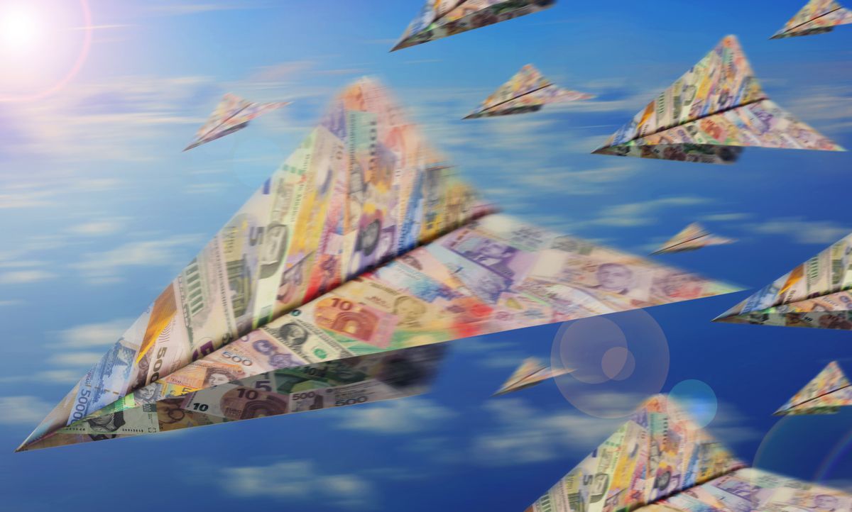 paper airplanes made of money, adó befizetése dollárral és euróval, magyar, forint, iparűzési adó, 