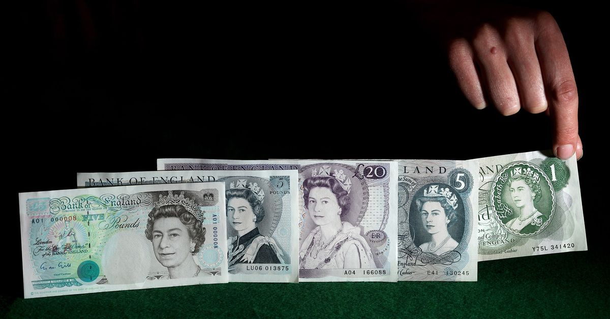 Exhibition Celebrates 50th Anniversary Of Banknote Portrait Of Queen