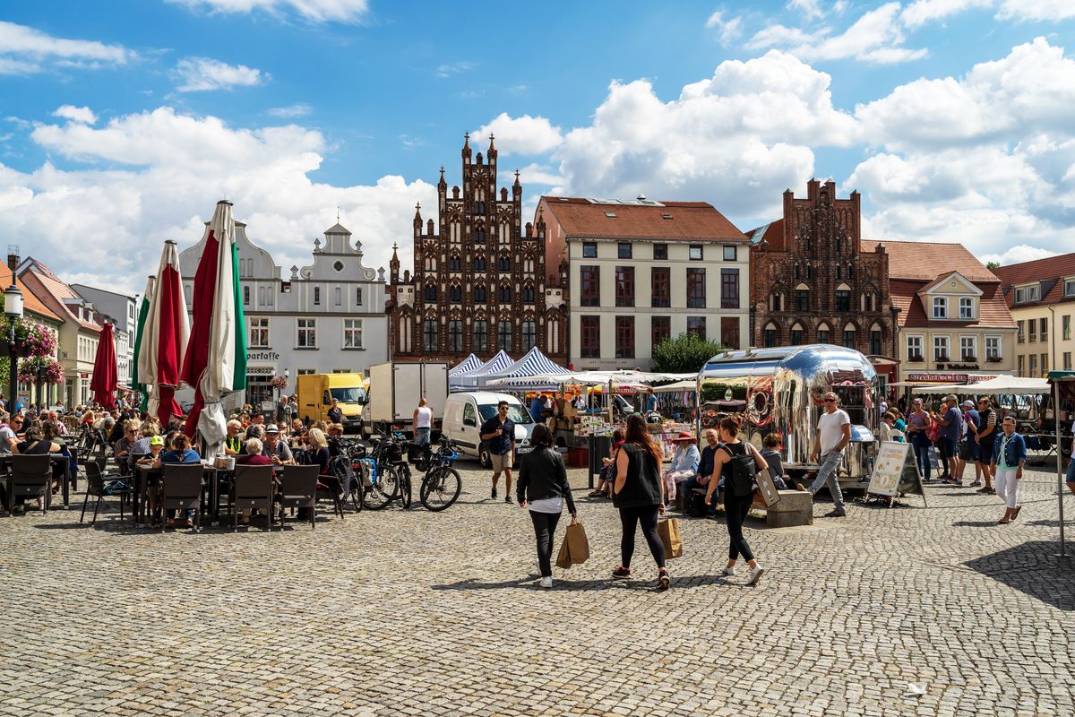 Greifswald,,Germany,-,July,31,,2021:,The,Market,Square,(marktplatz)német gdp, market, piac