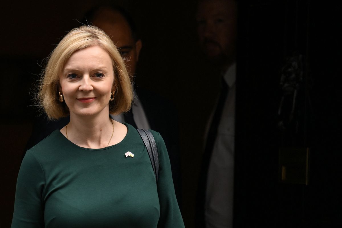 Britain's Prime Minister Liz Truss leaves the 10 Downing Street, in London, for the House of Commons to announce her energy price plan, on September 8, 2022. - New British Prime Minister is expected to unveil a costly plan to freeze domestic fuel bills to help ease the burden of a soaring cost-of-living crisis. 