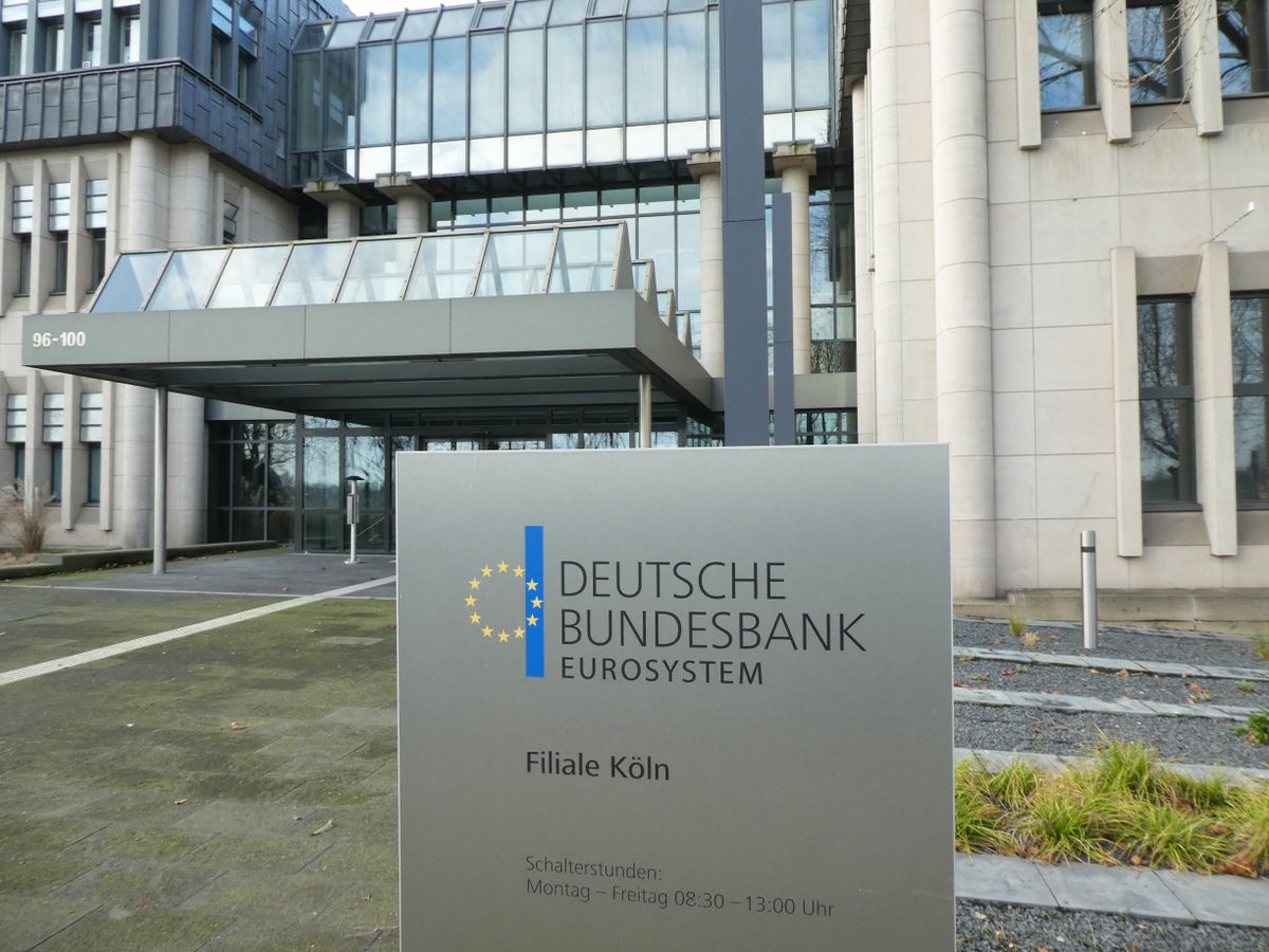 German Bundesbank Eurosystem, 23 January 2022, North Rhine-Westphalia, Cologne: Sign Deutsche Bundesbank Eurosystem at Cologne branch - Deutsche Bundesbank is the central bank of the Federal Republic of Germany Photo: Horst Galuschka/dpa (Photo by Horst Galuschka / DPA / dpa Picture-Alliance via AFP)