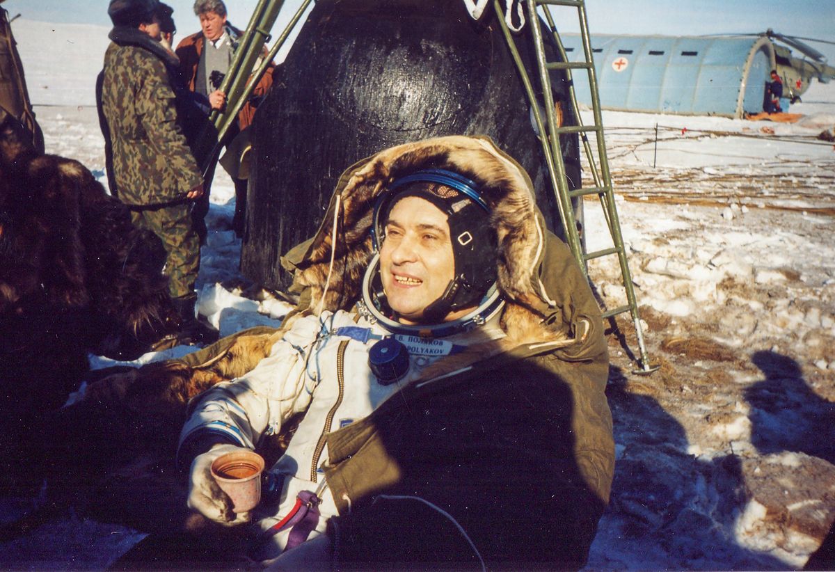Soviet and Russian cosmonaut Valery Polyakov died at the age of 81, epa10194709 A handout picture made available by Roscosmos press service 20 September 2022 shows Hero of the Soviet Union, Hero of the Russian Federation, pilot-cosmonaut of the USSR, Valery Polyakov after landing in Kazakhstan, 22 March 1985. Soviet and Russian cosmonaut Valery Polyakov died at the age of 81, Roscosmos reported. Polyakov spent 437 days and 18 hours on the Mir orbital station, setting an absolute record for the longest stay in space in one flight - from 08 January 1994 to 22 March 1995.  EPA/ROSCOSMOS PRESS SERVICE HANDOUT  HANDOUT EDITORIAL USE ONLY/NO SALES epa10194709 A handout picture made available by Roscosmos press service 20 September 2022 shows Hero of the Soviet Union, Hero of the Russian Federation, pilot-cosmonaut of the USSR, Valery Polyakov after landing in Kazakhstan, 22 March 1985. Soviet and Russian cosmonaut Valery Polyakov died at the age of 81, Roscosmos reported. Polyakov spent 437 days and 18 hours on the Mir orbital station, setting an absolute record for the longest stay in space in one flight - from 08 January 1994 to 22 March 1995.  EPA/ROSCOSMOS PRESS SERVICE HANDOUT  HANDOUT EDITORIAL USE ONLY/NO SALES