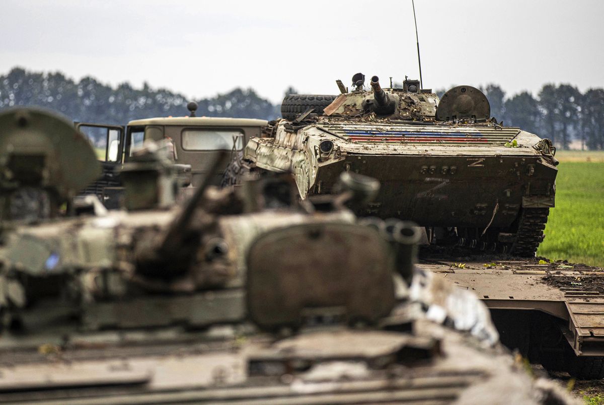 Russia-Ukraine war, BALAKLIIA, KHARKIV OBLAST, SEPTEMBER 15: Abandoned Russian military tanks are seen after Russian Forces withdrew from Balakliia as Russia-Ukraine war continues on September 15, 2022 in Balakliia, Kharkiv Oblast, Russia. Metin Aktas / Anadolu Agency (Photo by Metin Aktas / ANADOLU AGENCY / Anadolu Agency via AFP)