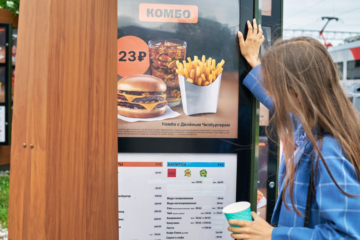 Kaliningrad,,Russia,-,Circa,July,,2022:,Teenager,With,Paper,Cup, KALININGRAD, RUSSIA - CIRCA JULY, 2022: teenager with paper cup from fast food restaurant Vkusno I Tochka, Russian fast food chain mostly based in former McDonald's restaurants. KALININGRAD, RUSSIA - CIRCA JULY, 2022: teenager with paper cup from fast food restaurant Vkusno I Tochka, Russian fast food chain mostly based in former McDonald's restaurants.